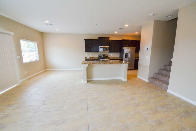 Building Photo - "Spacious 4-Bedroom Retreat with 2.5 Baths in Vibrant Las Vegas Locale!"