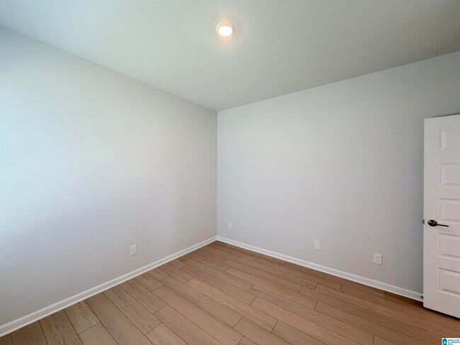 Building Photo - 305 Susan Lynn Dr