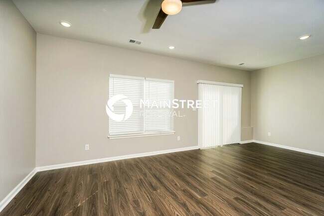 Building Photo - 3 Bedroom Pet-Friendly Home in Jeffersonville, IN with Main Street Renewal