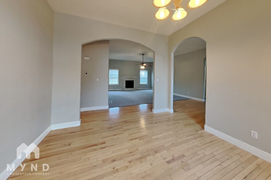 Building Photo - 5651 N 13th Ave