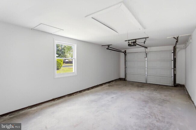Building Photo - 21 Glenview Ln