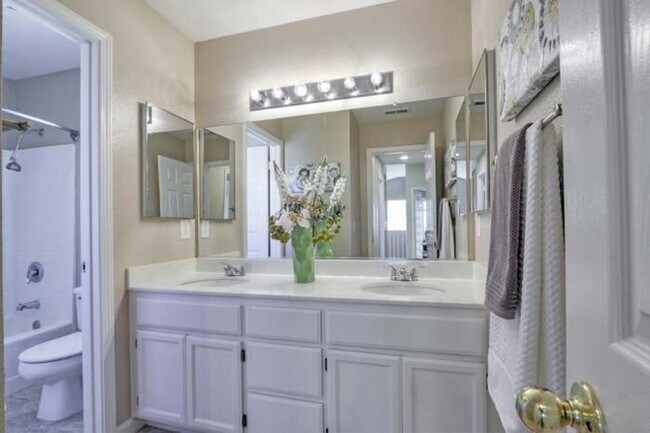 Building Photo - Gorgeous Home | Desirable Location | A/C