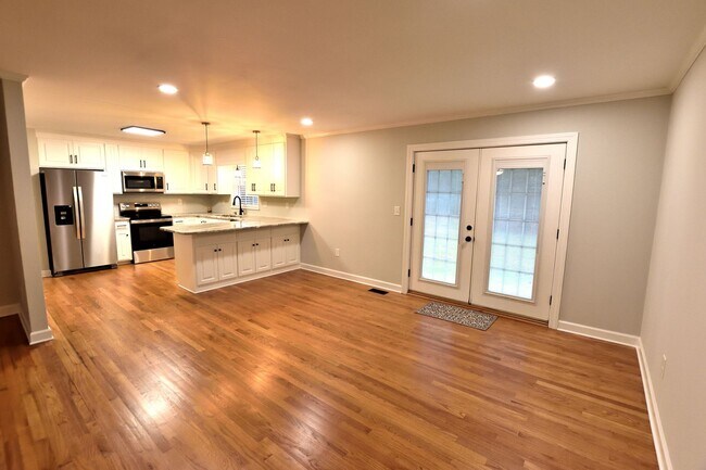 Building Photo - 3645 Shenandoah Dr