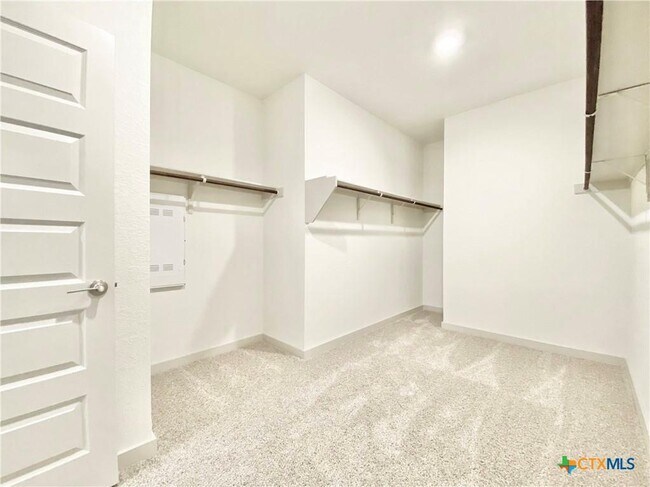 Building Photo - 100 Geminiflora Bend