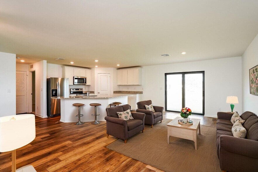 Building Photo - 1715 NW 3rd Ave