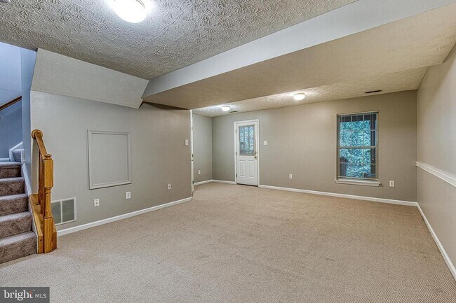 Building Photo - 27 Silver Birch Ct