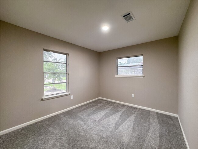 Building Photo - 7710 Claiborne St