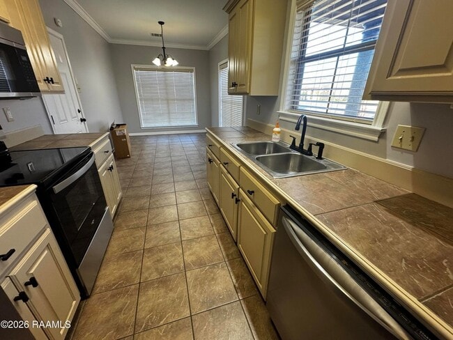 Building Photo - 201 Pavilion St