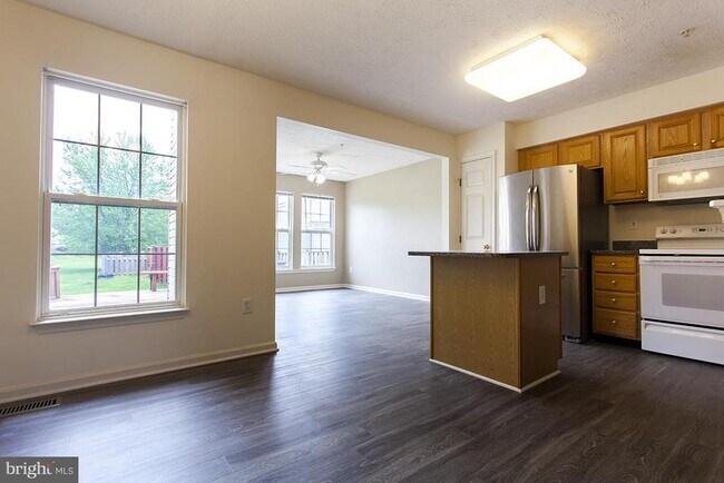 Building Photo - 5931 Autumn Spell