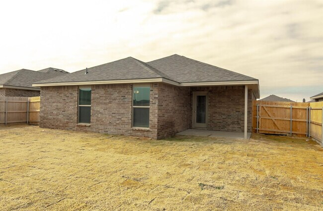 Building Photo - 13809 Vernon Ave