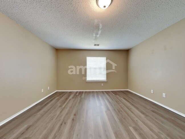 Building Photo - 2821 Bentridge Dr