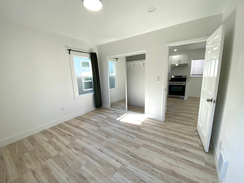 Building Photo - 467 42nd St