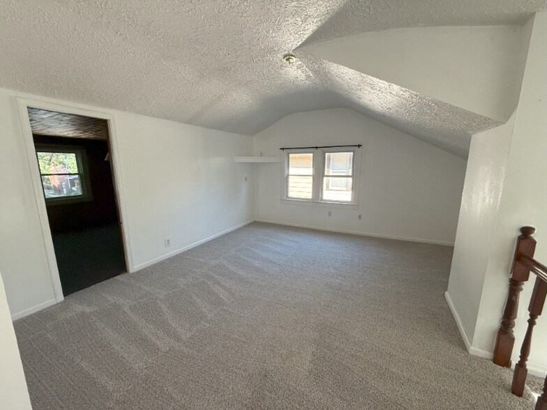 Building Photo - 3347 W 131st St