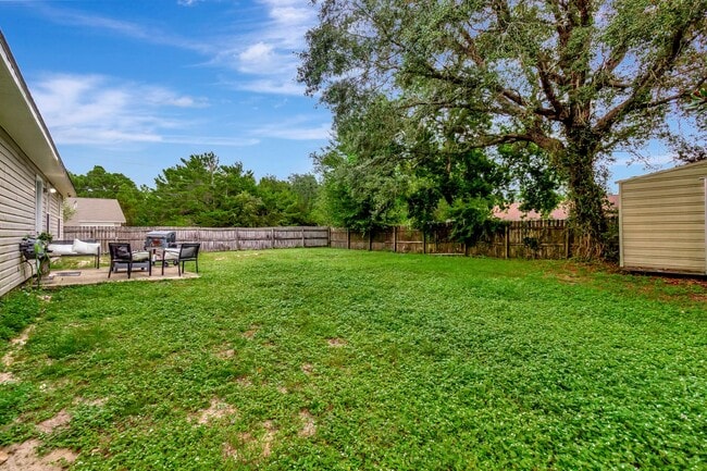 Building Photo - 3 Bedroom in Navarre! Move In $200 off 1st...