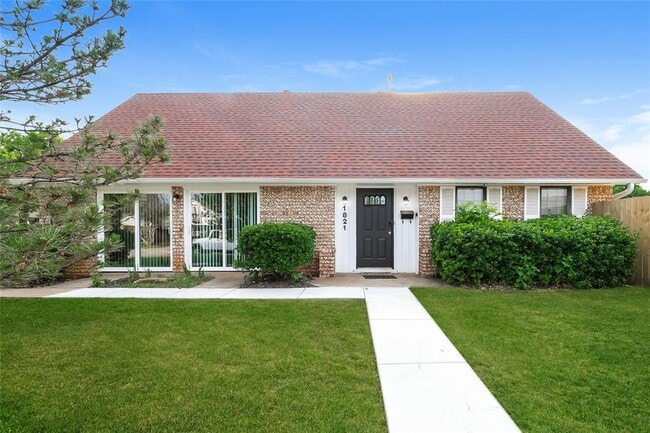 Primary Photo - 1821 Michael Dr