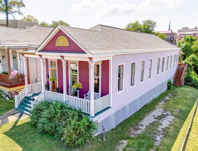 Building Photo - 806 Grove St
