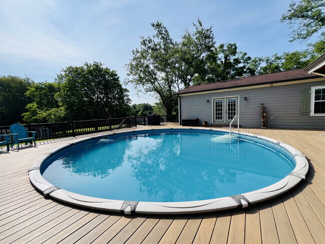 Building Photo - Charming 3-Bed, 2-Bath Home with back yard...