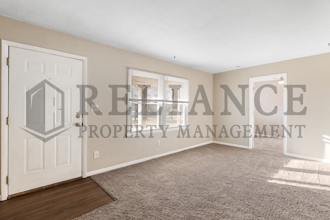 Building Photo - 110 N Doris St