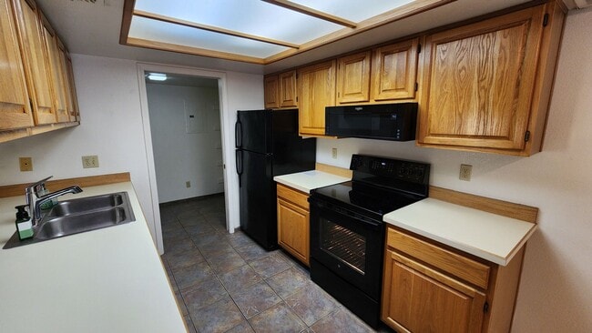 Building Photo - 2 Bedroom Condo Unit in the Amber Hills Co...