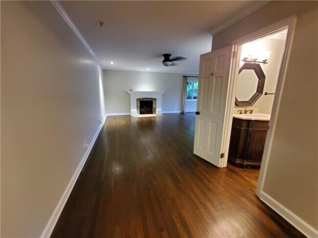 Building Photo - 4615 Mystic Dr NE