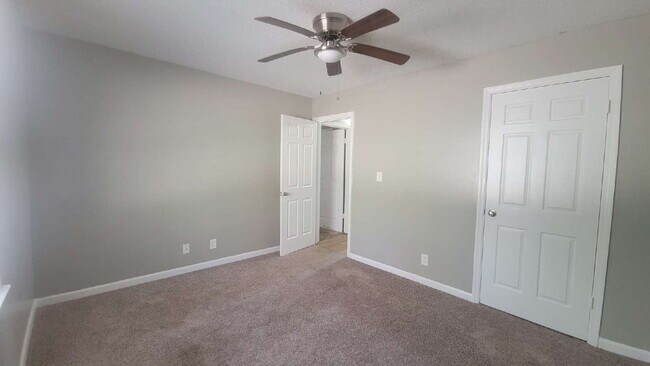 Building Photo - Section 8 accepted!!!  "Spacious 2-Bed, 2-Bath Haven in Huntsville - Your Perfect Retreat Awaits!"