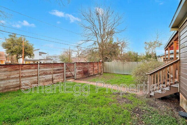 Building Photo - 1309 E 13th St