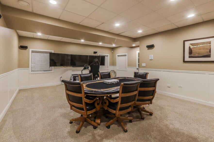 Building Photo - 23W711 Hobson Rd