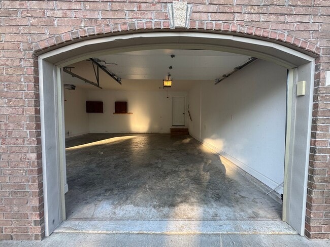 Building Photo - WELCOME HOME!