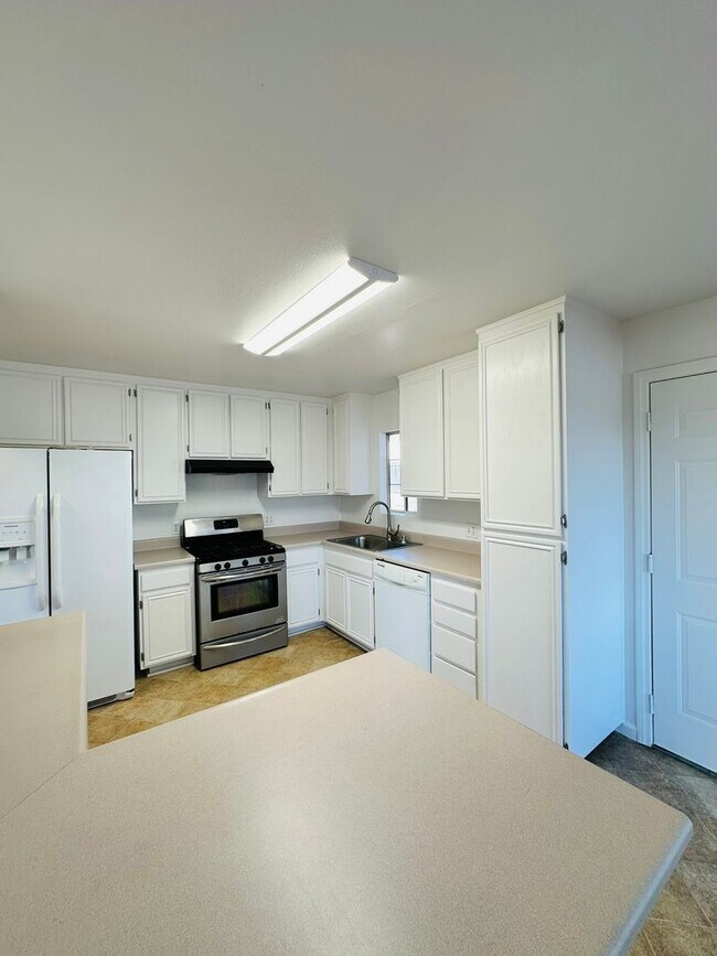 Building Photo - 7370 Minerva Dr