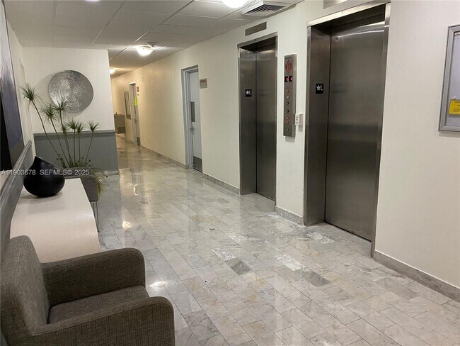 Building Photo - 1625 SE 10th Ave