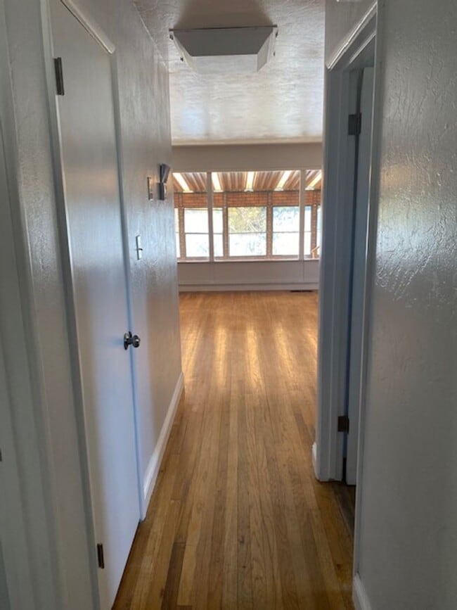 Building Photo - Spacious Home in West Redding!  Close to M...