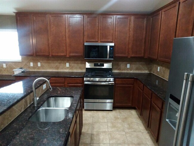 Building Photo - 2024 Pecan Valley