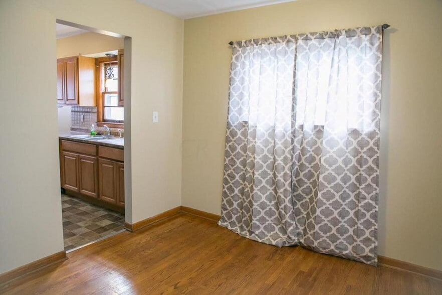 Building Photo - 1306 Zettler Rd