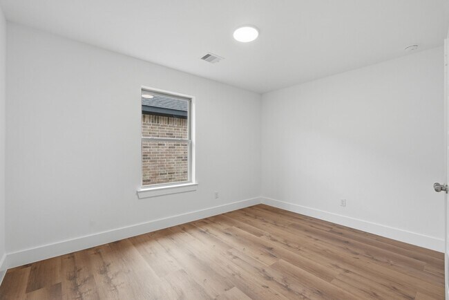 Building Photo - 13146 Lake Conroe Bay Rd