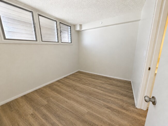 Building Photo - 780 Amana St