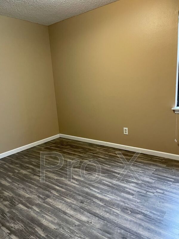 Building Photo - 1001 S St Louis Ave