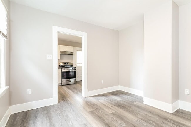 Building Photo - 856 Broad St