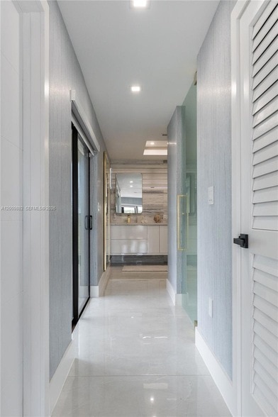 Building Photo - 5601 N Ocean Dr