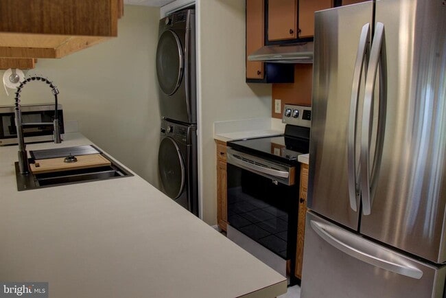 Building Photo - 46357 Columbus Dr