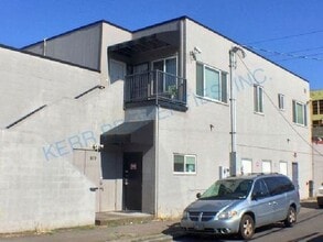 Building Photo - Cozy 1-Bed Oasis in Portland's Belmont District - Spacious 700 Sq. Ft. Gem!