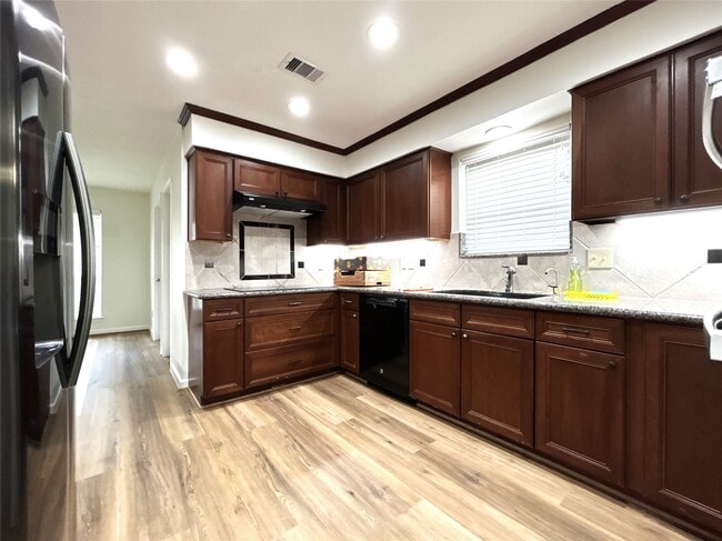 Building Photo - 2714 River Birch Dr