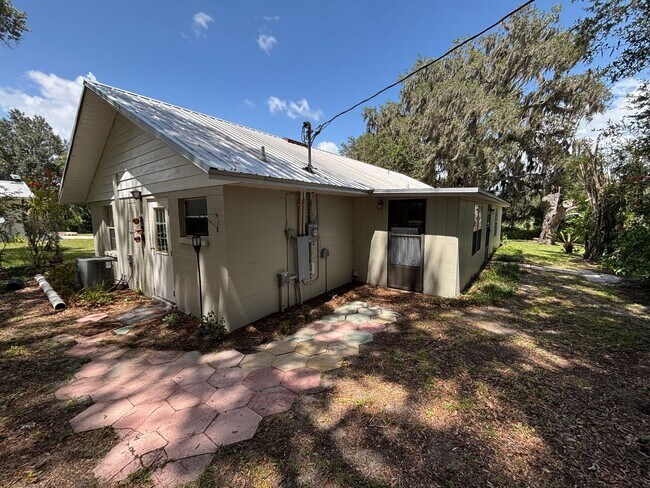 Building Photo - 6352 NE 86th Ave