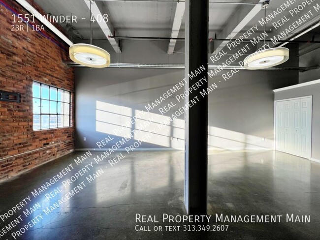 Building Photo - Eastern Market's 2 Bedroom Loft