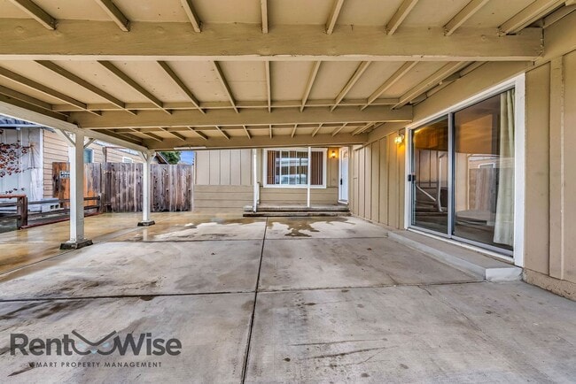 Building Photo - 2406 Kehoe Ave