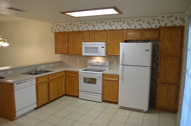 Building Photo - 910 Crymes Ln