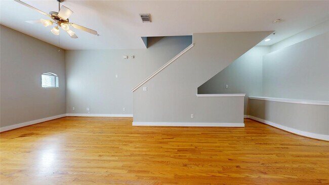 Building Photo - 8715 Meadowcroft Dr