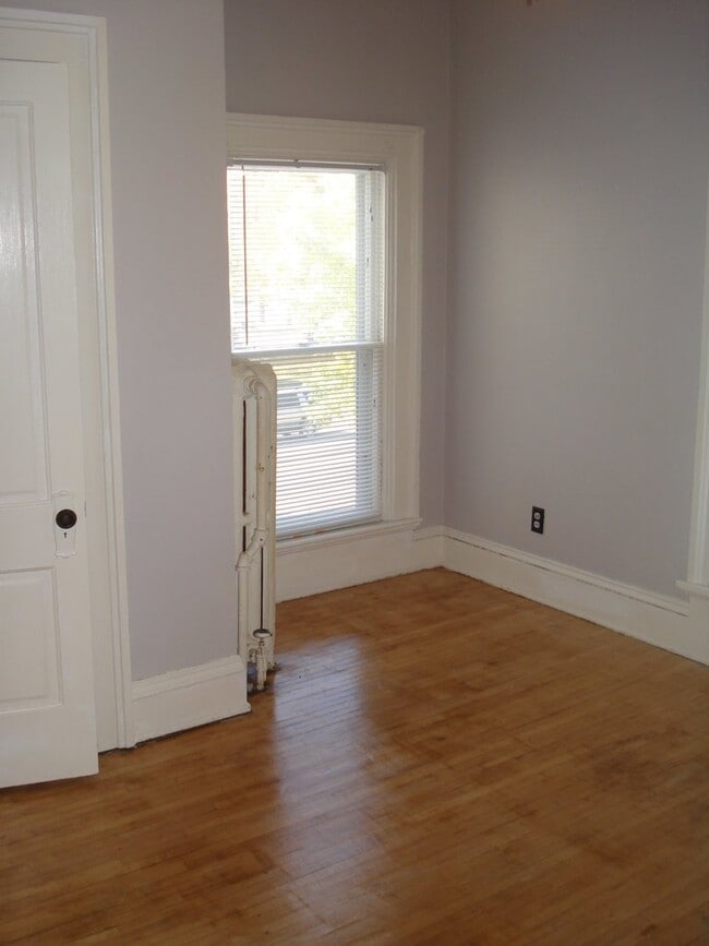 Building Photo - 204 Burr