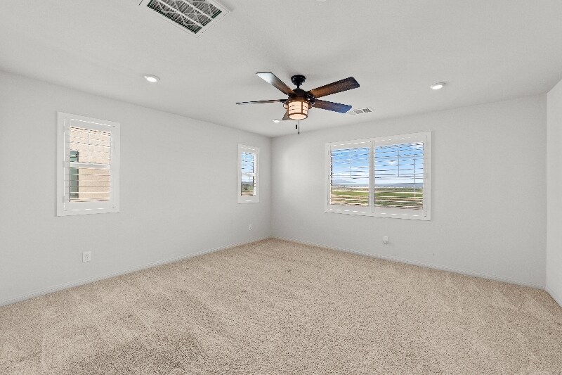 Building Photo - 26840 Red Dr