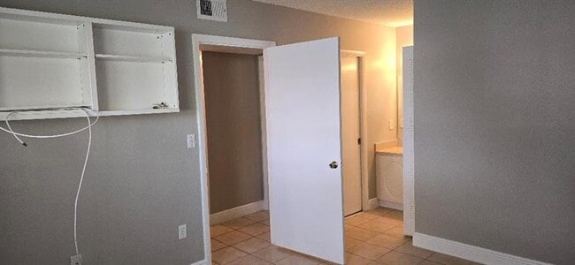 Building Photo - 301 Palm Way