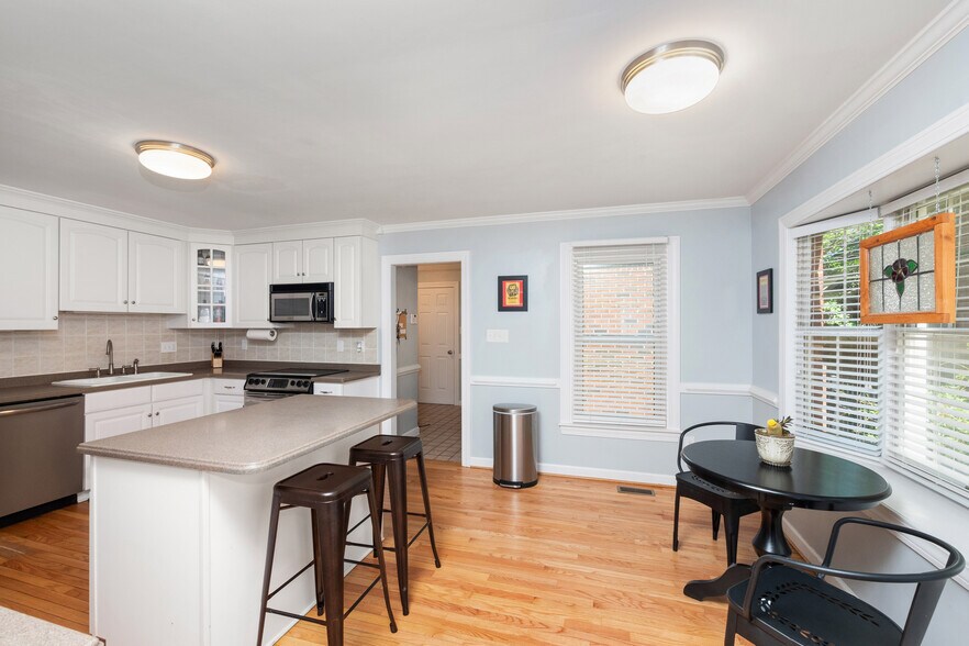 Building Photo - 338 W Olney Rd